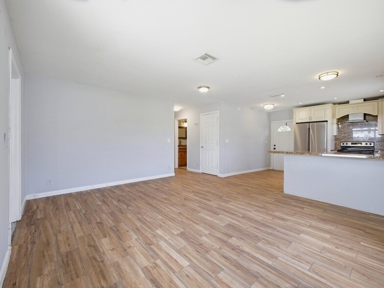 Building Photo - 3561 Oberon Ave