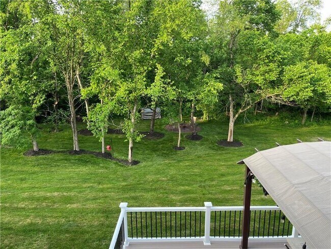 Building Photo - 266 Maple Ridge Dr