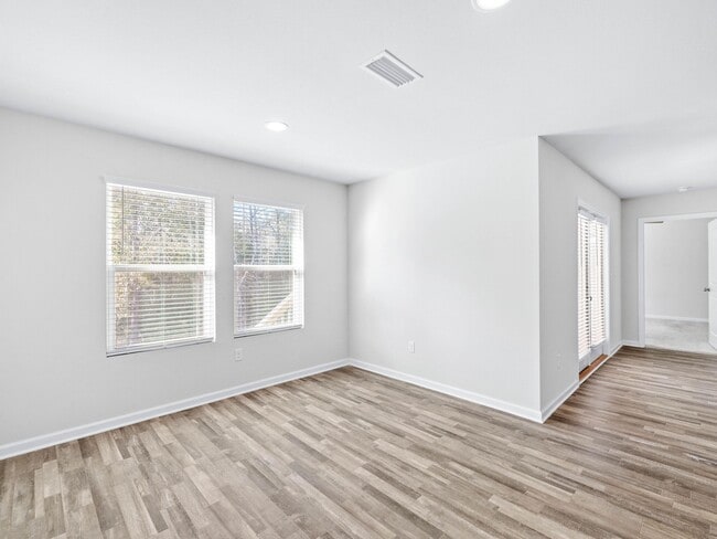 Building Photo - 462 Whispering Creek Ave