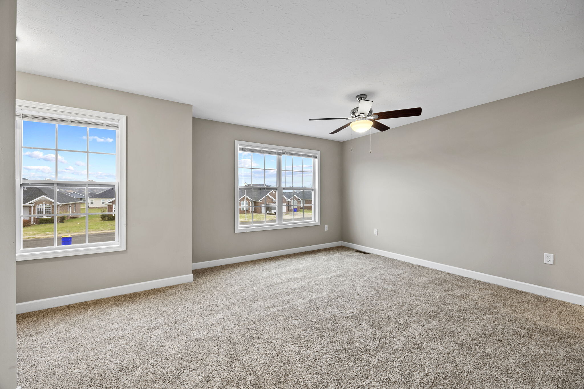 Building Photo - 730 Village Creek Dr