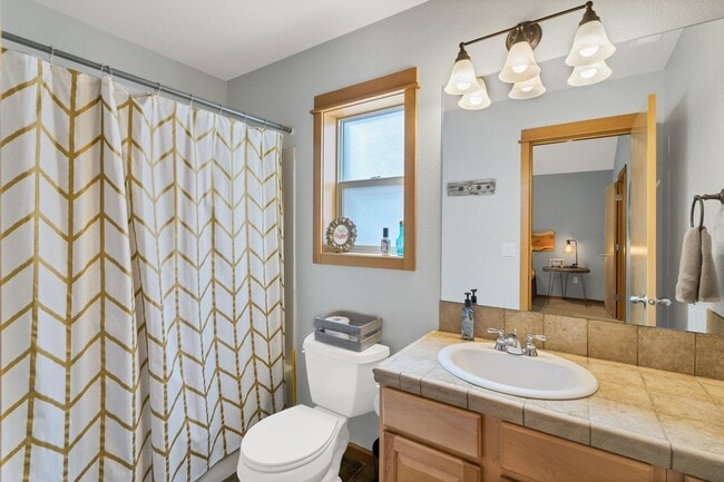 Building Photo - $500 OFF First Month Rent | Riverfront Property | Lease Options | Pet Friendly