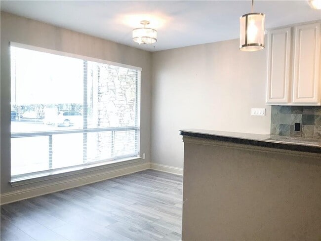 Building Photo - 500 E Riverside Dr