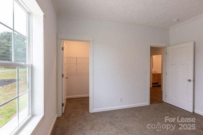 Building Photo - 2070 Travis Rd