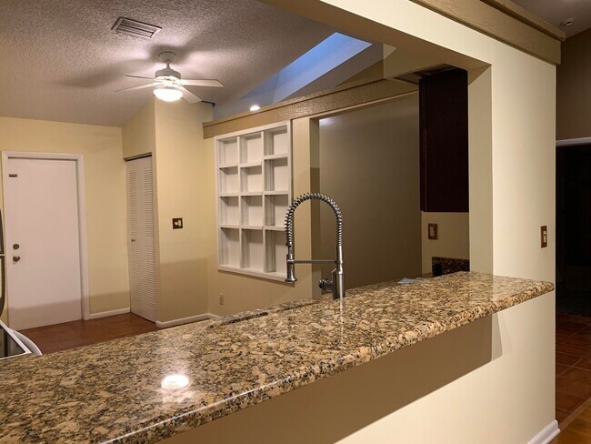 Building Photo - 22682 Vistawood Way