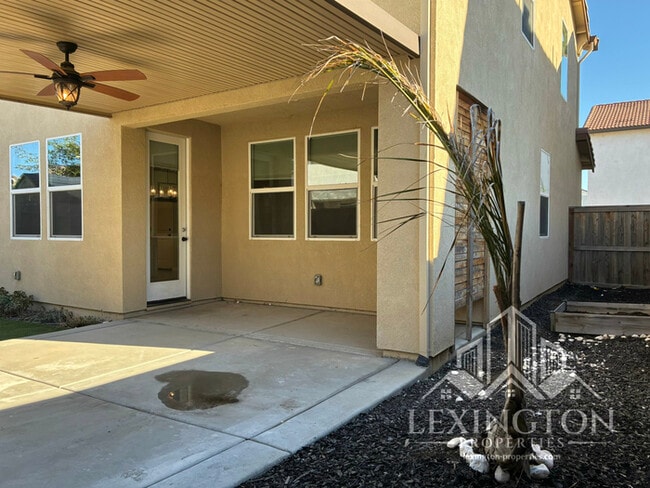 Building Photo - Elegant, 3BD/2.5BA, Sacramento Home in Nat...