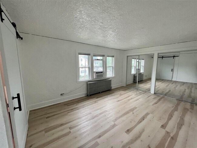 Building Photo - 107 Park Ave