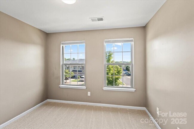 Building Photo - 3323 Major Samuals Way