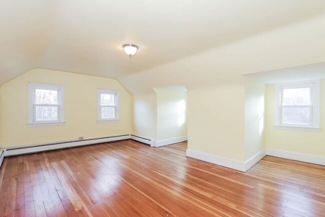 Building Photo - 525 Lonely Cottage Rd