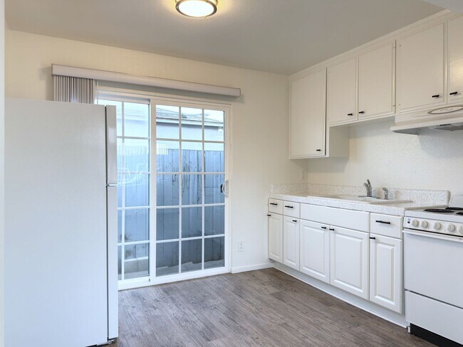 Building Photo - 1026 S Tremont St