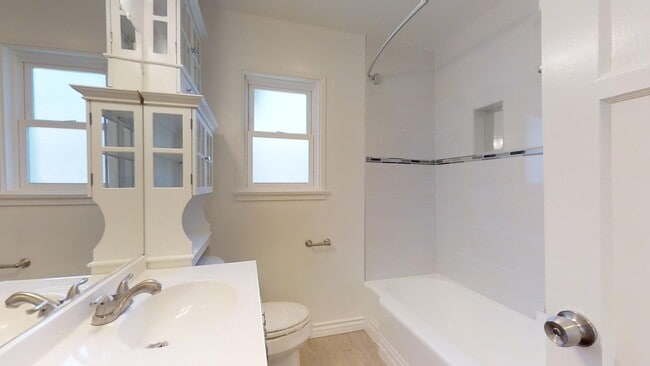 Building Photo - Gated 3-Bed, 3-Bath Gem with Dual Primary ...