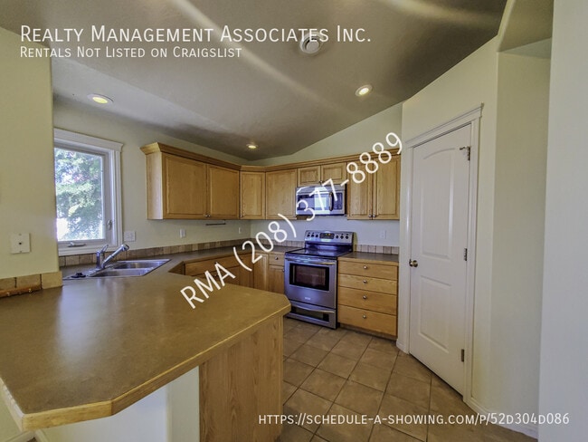 Building Photo - 17659 Monarch Way