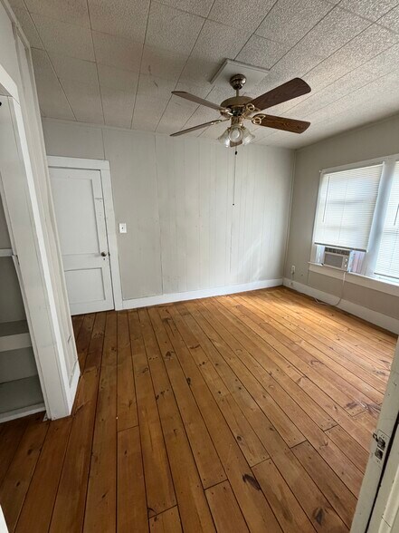 Building Photo - 905 W Main St