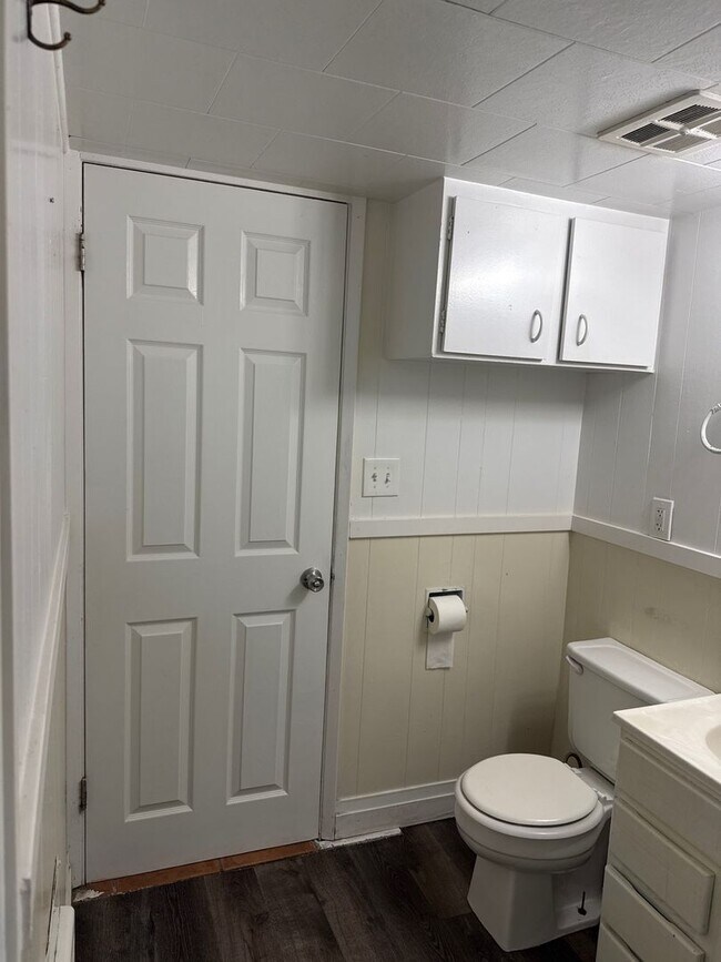 Building Photo - 902 S 29th Ave