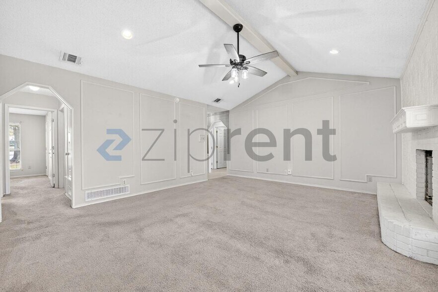 Building Photo - 6100 Paradise Dr