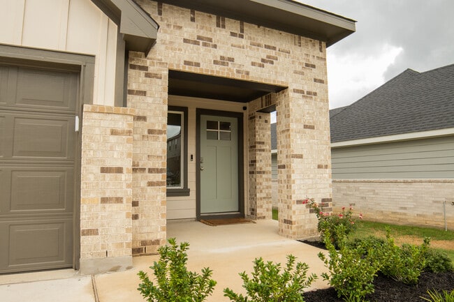 Building Photo - 416 Lone Cedar Rd