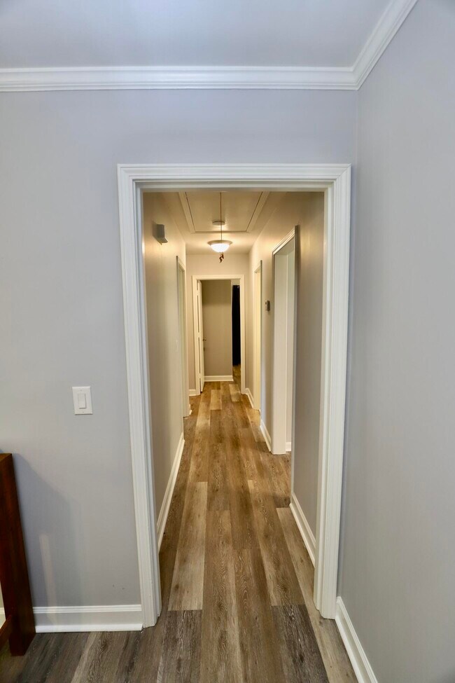 Building Photo - 6 Hilliard Dr
