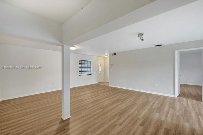 Building Photo - 9540 Sevilla Ln