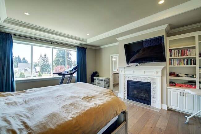 Building Photo - 5Bd/4.5Ba Sammamish Home