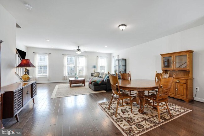 Building Photo - 2067 Alder Ln