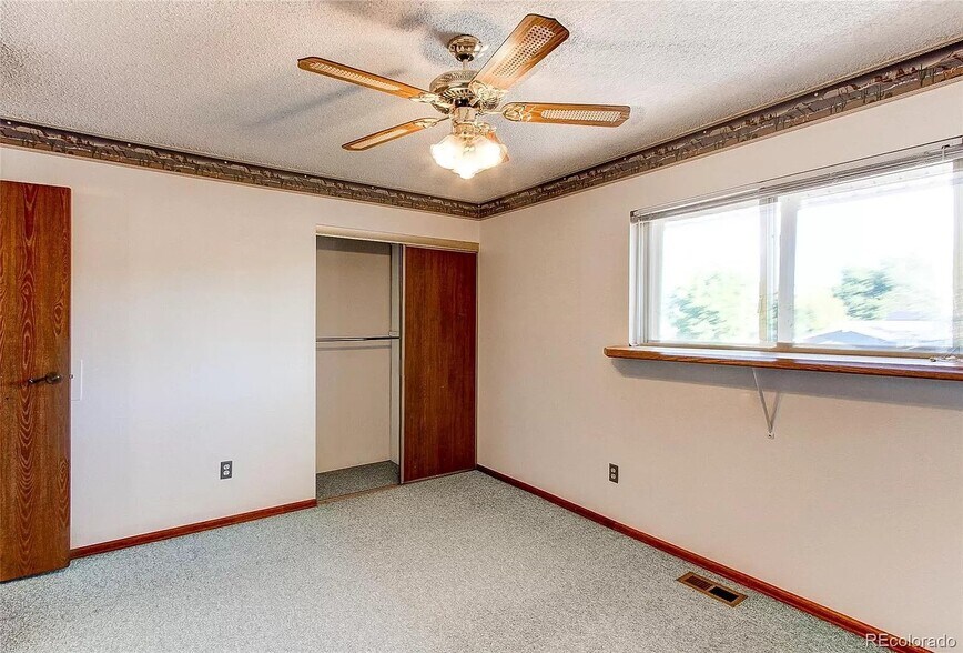 Building Photo - 1357 S Oswego Ct