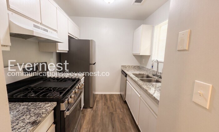 Building Photo - 5654 Bradley Cir
