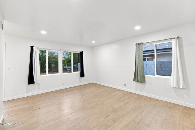 Building Photo - 38466 Sumac Ave