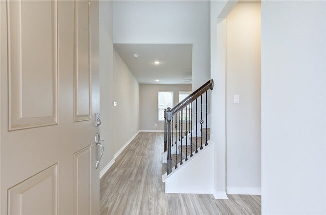 Building Photo - 812 Laguna Grn Ln