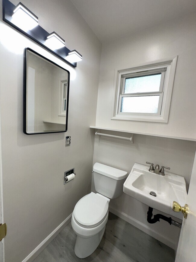 Building Photo - 9071 Paradise Park Dr