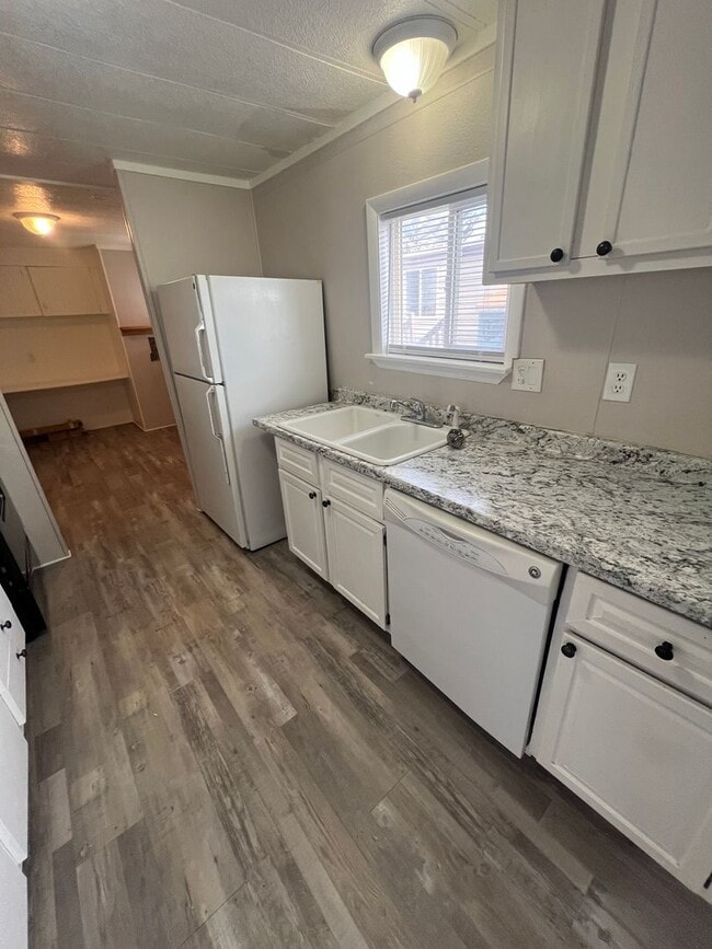 Building Photo - Large Three Bedroom In Chubbuck