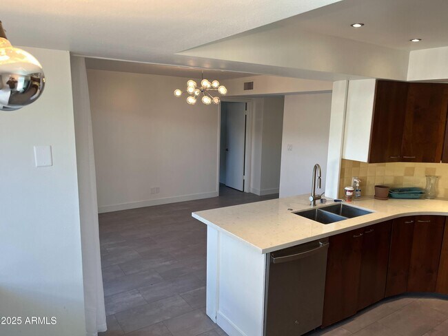 Building Photo - 3713 E Glenrosa Ave