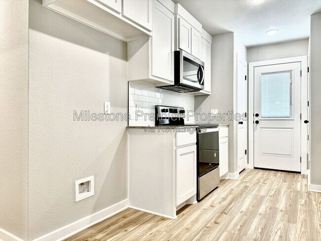 Building Photo - 2384 Miller St