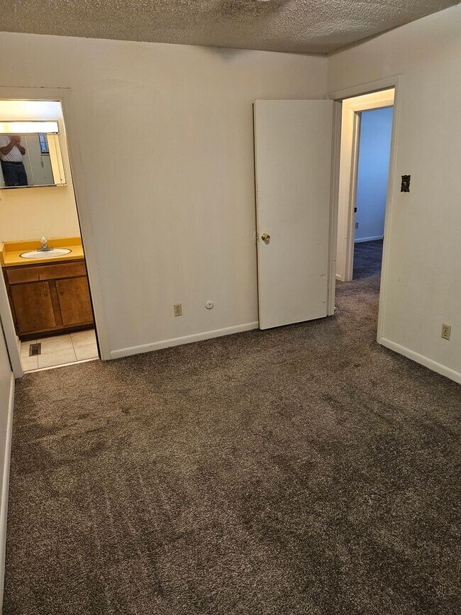 Building Photo - 47 Douglas Ln