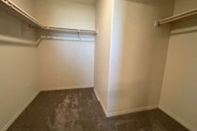 Building Photo - MUST SEE 3 Bedroom Home near Lone Mountain!