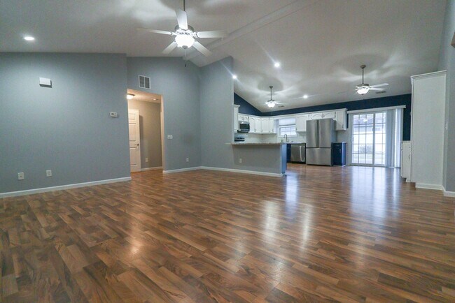 Building Photo - 106 Ethan Ct