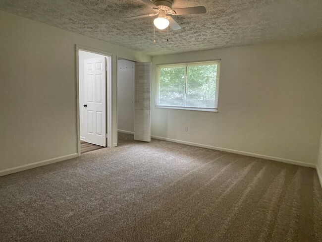 Building Photo - Beautifully renovated 3/2 off of Newton Br...