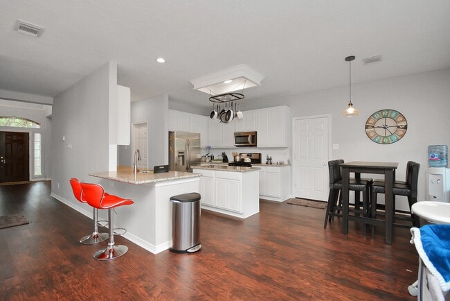 Building Photo - 2322 Lord Nelson Dr