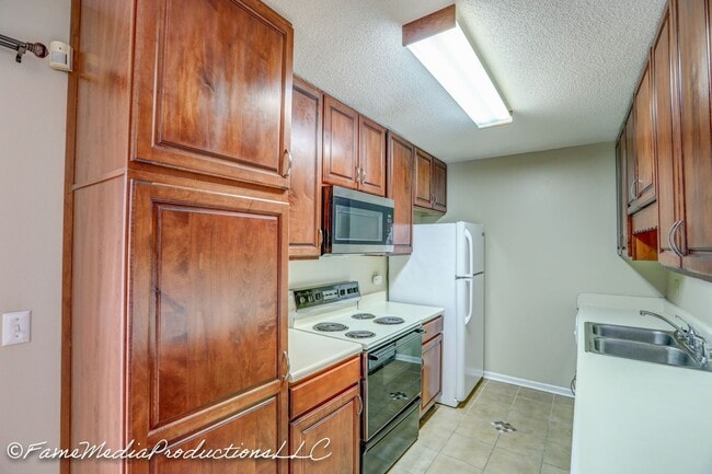 Building Photo - 2 Bdrm / 2 Bath, Condo - North Johnson City