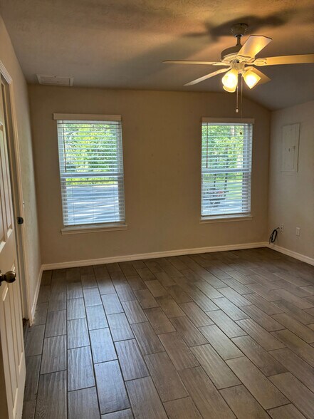 Building Photo - 3728 S Eastpark Way