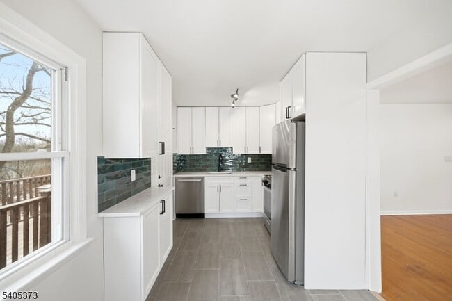 Building Photo - 76 Mt Kemble Ave