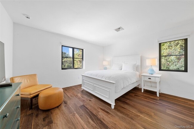 Building Photo - 15 Atterbury Rd