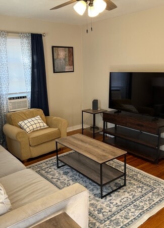 Building Photo - 309.5 S Van Doren St