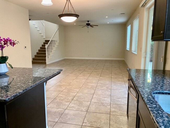 Building Photo - $2,990 Copper River, Beautiful 4 Bedroom -  E. Via Estrella Dr, Fresno / Gated Community