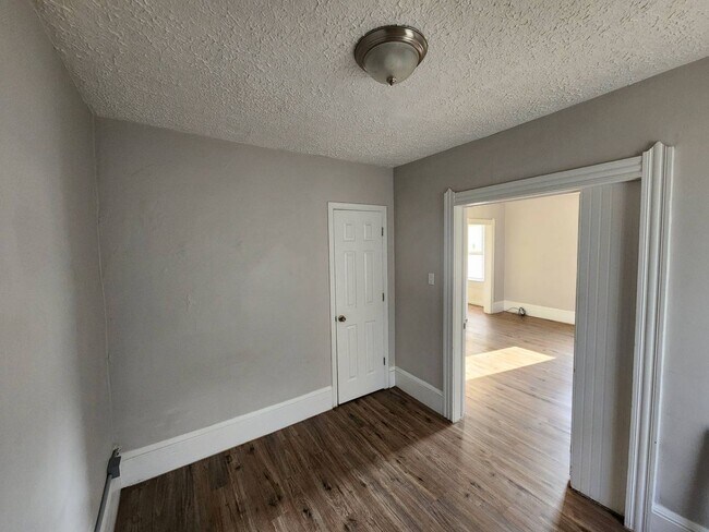 Building Photo - 5704 Fullerton Ave