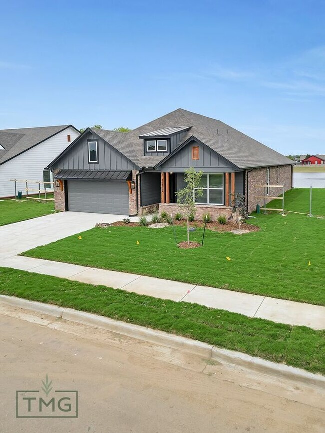 Building Photo - New Listing! Enclave at Parker Village!
