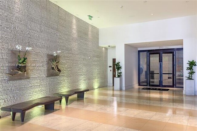 Building Photo - 200 Biscayne Blvd Way