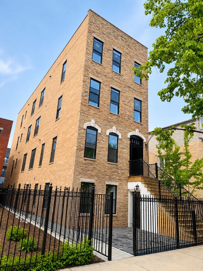 Building Photo - 1416 N Maplewood Ave