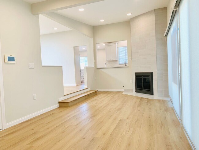 Building Photo - STUNNING 5BD/3BA RESIDENCE IN SERRA MESA! ...