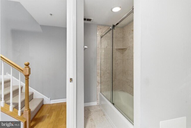 Building Photo - 1027 N 4th St