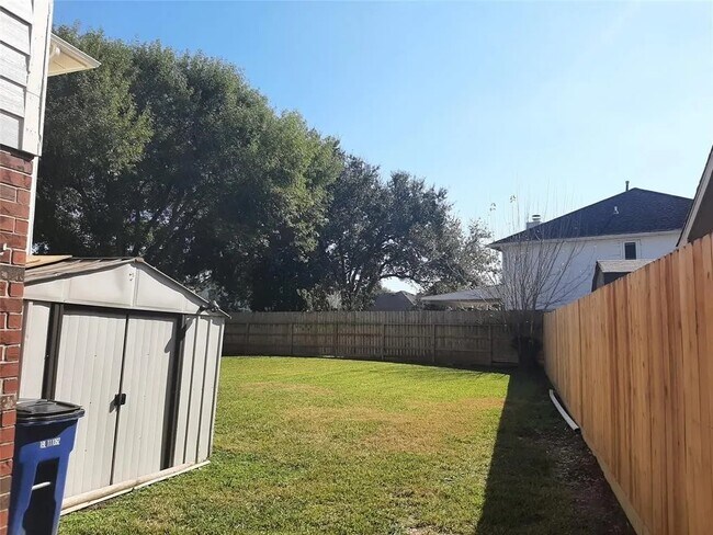 Building Photo - 3005 Wood Hollow Dr