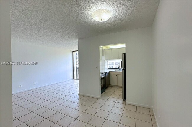 Building Photo - 16919 N Bay Rd